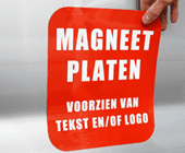 Toon details van magneetplaat voor op een auto